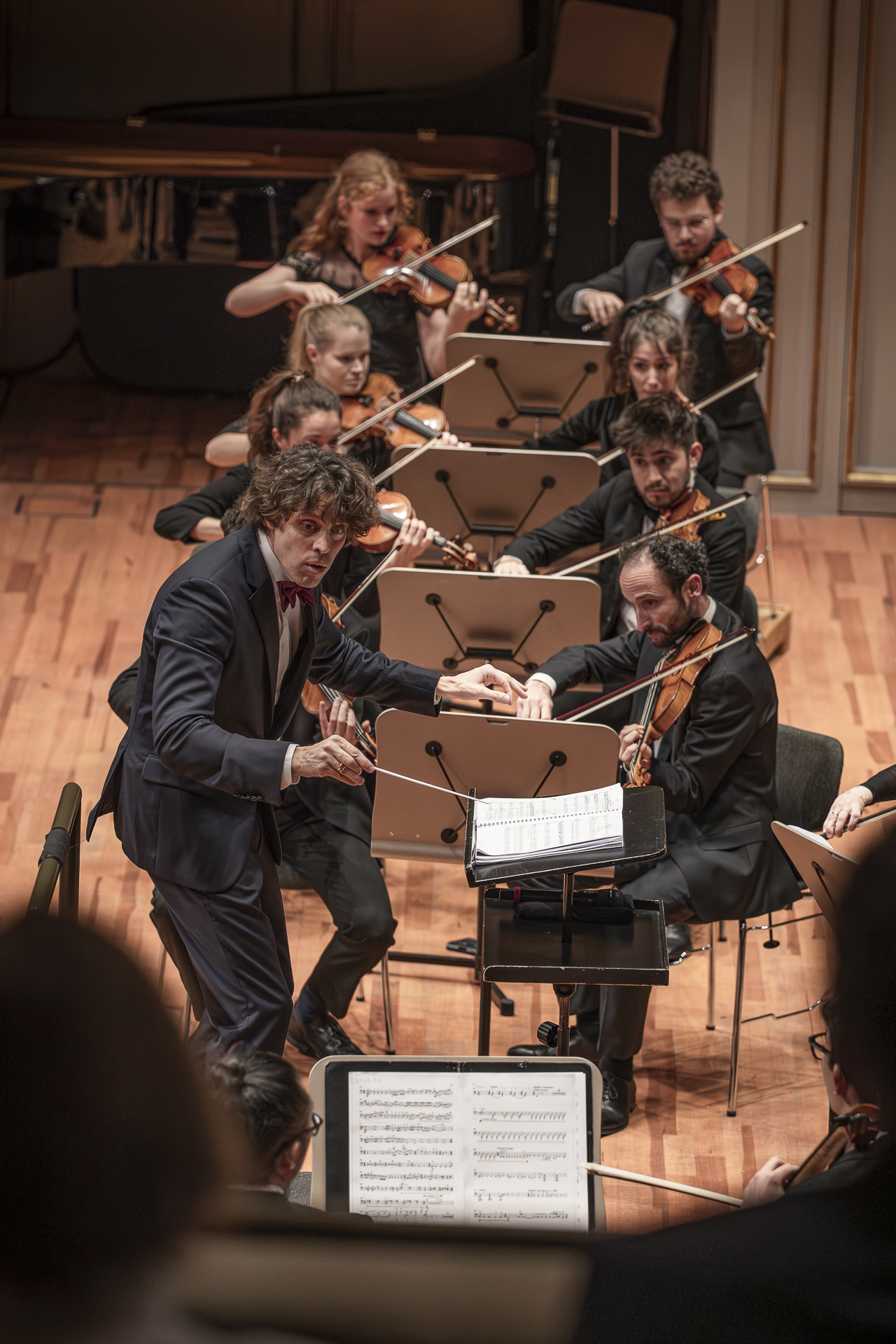 Kevin Griffiths with the strings during «Mephisto»
