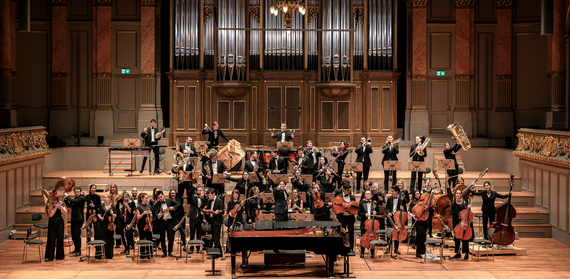 Empyrean Orchestra auf der Bühne der Tonhalle